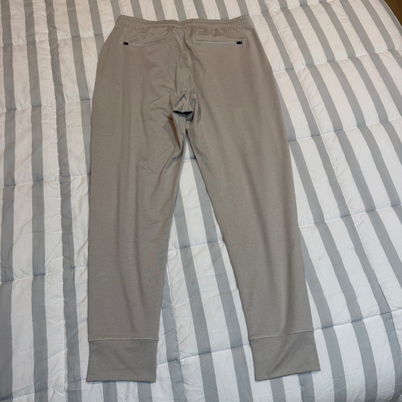 Vuori Mens Sunday Performance Jogger L NWOT - Picture 3 of 4